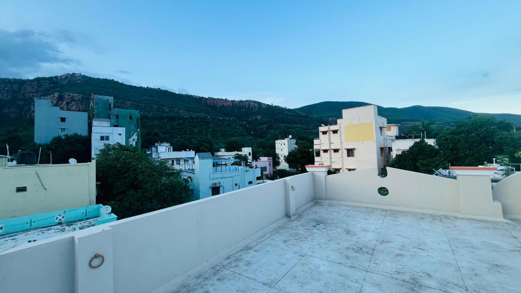 Nanda Mohan Homestay- Luxuries Ac Apartment Close To Alipiri Foothills-Kapila Teertham And Iskcon Temple Тирупати Екстериор снимка